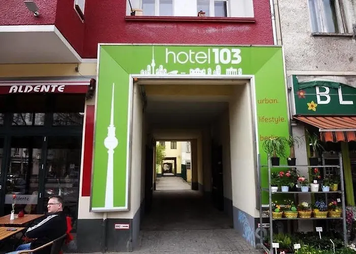 Hotell 103 2*